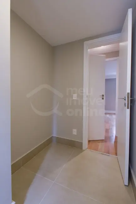 Apartamento com 3 quartos à venda, 212m2 em Higienópolis, São Paulo - SP - imagem 8 Foto 8 de Apartamento com 3 quartos à venda, 212m2 em Higienópolis, São Paulo - SP