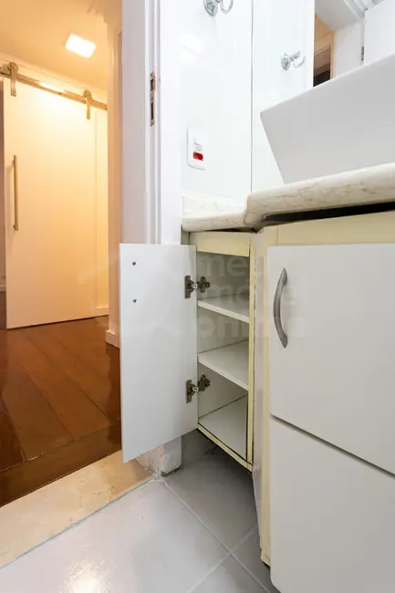 Apartamento com 4 quartos à venda, 135m2 em Aclimação, São Paulo - SP - imagem 4 Foto 4 de Apartamento com 4 quartos à venda, 135m2 em Aclimação, São Paulo - SP