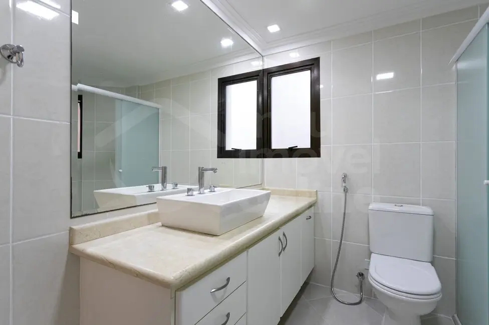 Apartamento com 4 quartos à venda, 135m2 em Aclimação, São Paulo - SP - imagem 3 Foto 3 de Apartamento com 4 quartos à venda, 135m2 em Aclimação, São Paulo - SP