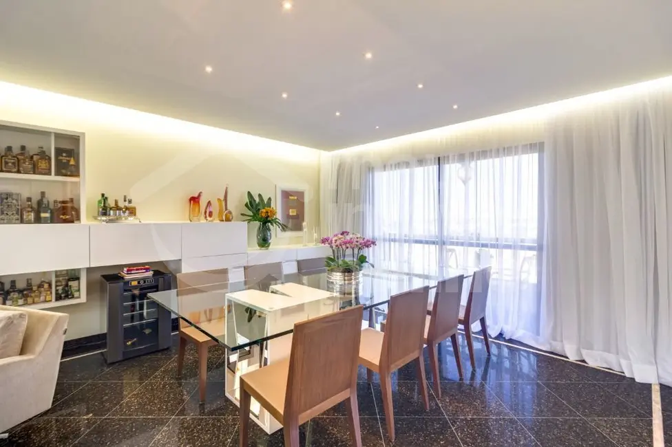 Apartamento com 3 quartos à venda, 248m2 em Moema, São Paulo - SP - imagem 6 Foto 6 de Apartamento com 3 quartos à venda, 248m2 em Moema, São Paulo - SP
