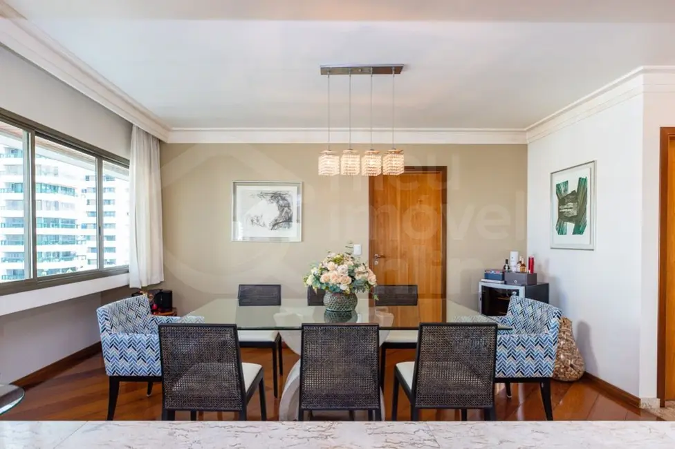 Apartamento com 3 quartos à venda, 189m2 em Aclimação, São Paulo - SP - imagem 4 Foto 4 de Apartamento com 3 quartos à venda, 189m2 em Aclimação, São Paulo - SP