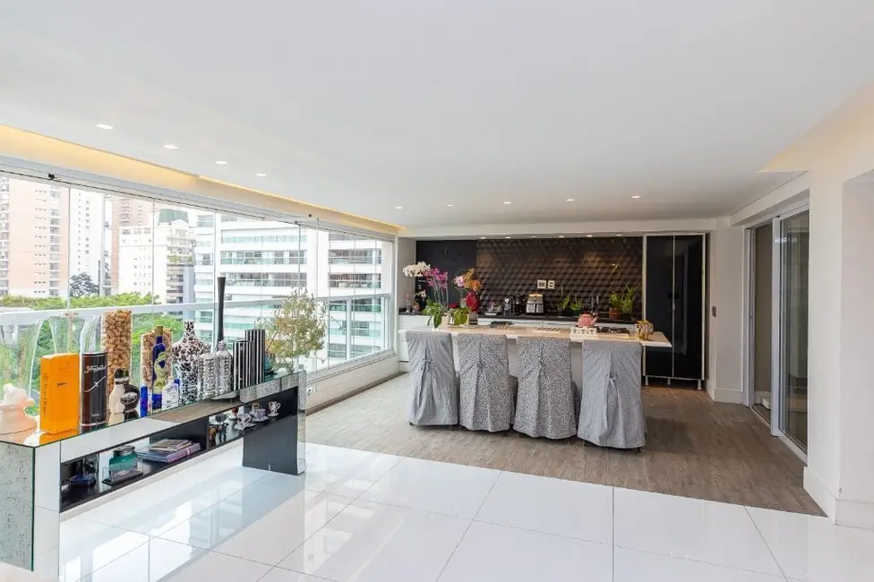 Apartamento com 4 quartos à venda, 335m2 em Moema, São Paulo - SP - imagem 4 Foto 4 de Apartamento com 4 quartos à venda, 335m2 em Moema, São Paulo - SP