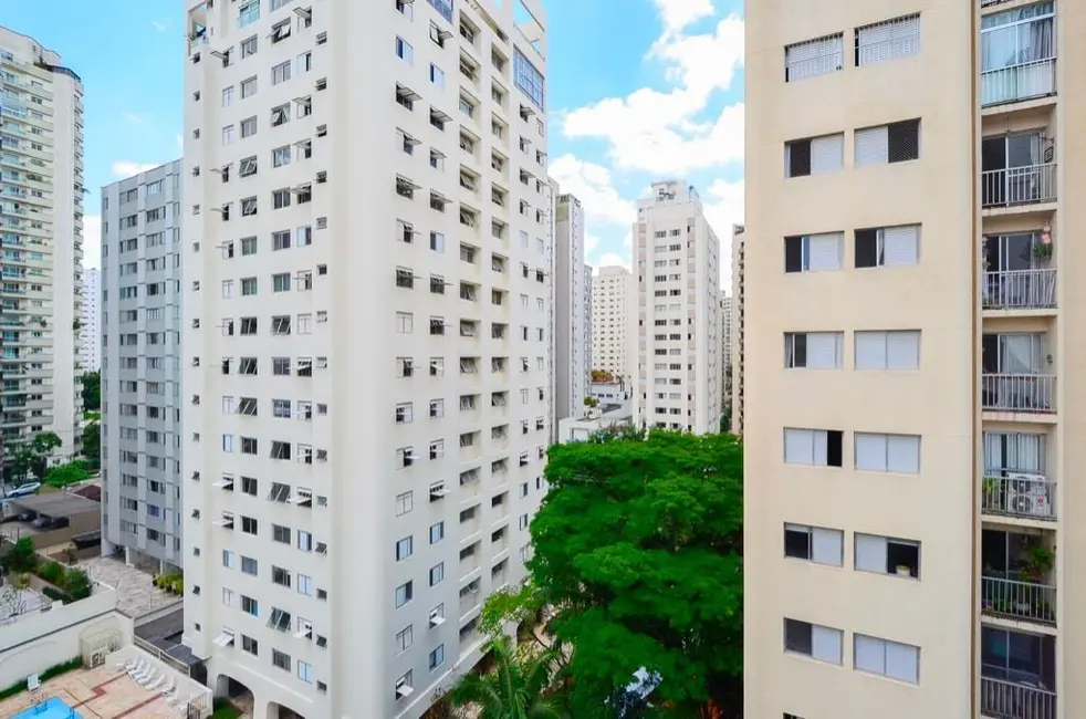 Foto 4 de Apartamento com 2 quartos à venda, 70m2 em Moema, São Paulo - SP