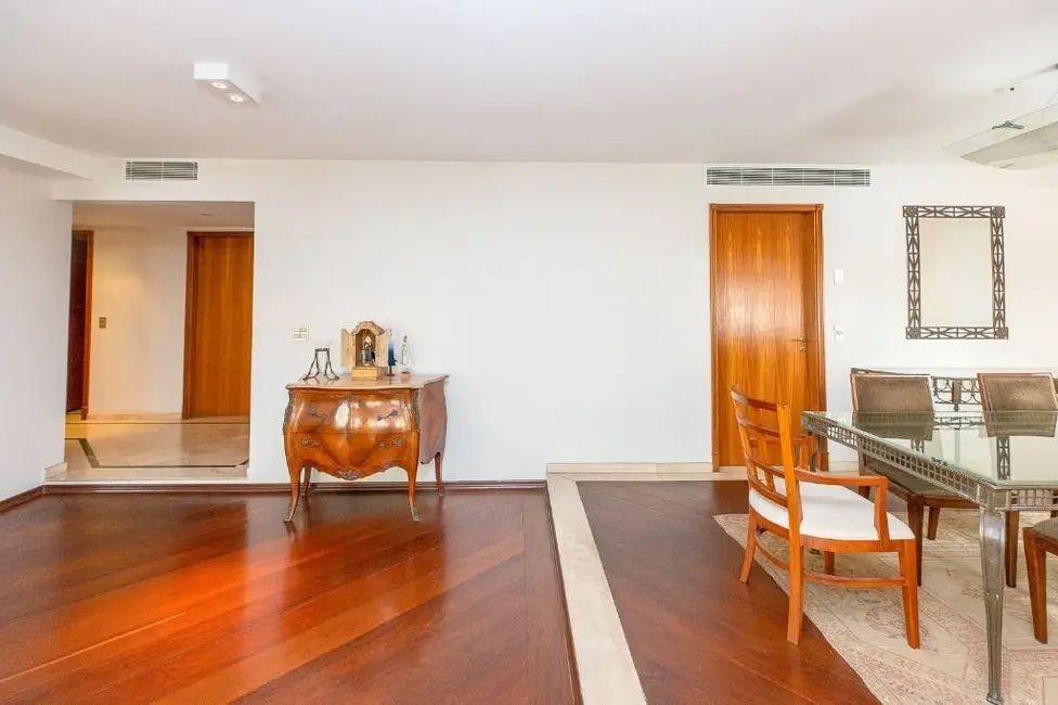 Apartamento com 4 quartos à venda, 220m2 em Moema, São Paulo - SP - imagem 8 Foto 8 de Apartamento com 4 quartos à venda, 220m2 em Moema, São Paulo - SP
