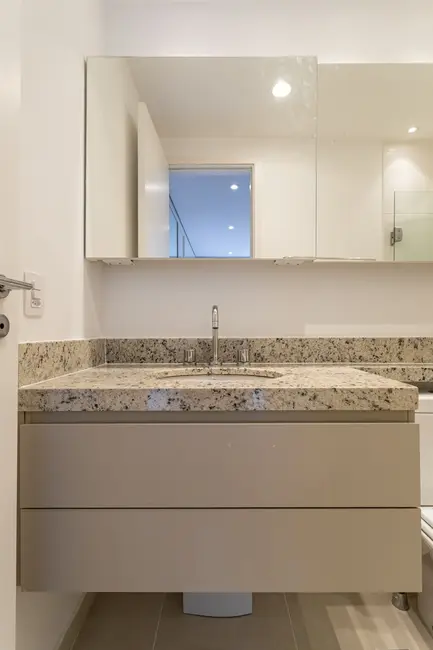 Apartamento com 2 quartos à venda, 74m2 em Aclimação, São Paulo - SP - imagem 3 Foto 3 de Apartamento com 2 quartos à venda, 74m2 em Aclimação, São Paulo - SP