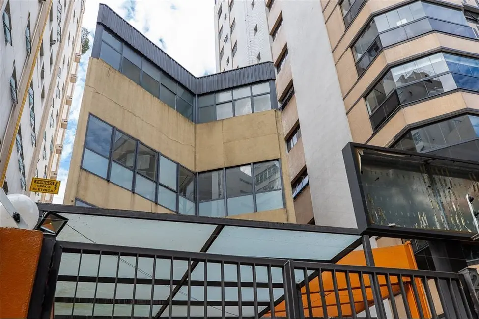 Casa com 8 quartos à venda, 1130m2 em Higienópolis, São Paulo - SP - imagem 3 Foto 3 de Casa com 8 quartos à venda, 1130m2 em Higienópolis, São Paulo - SP