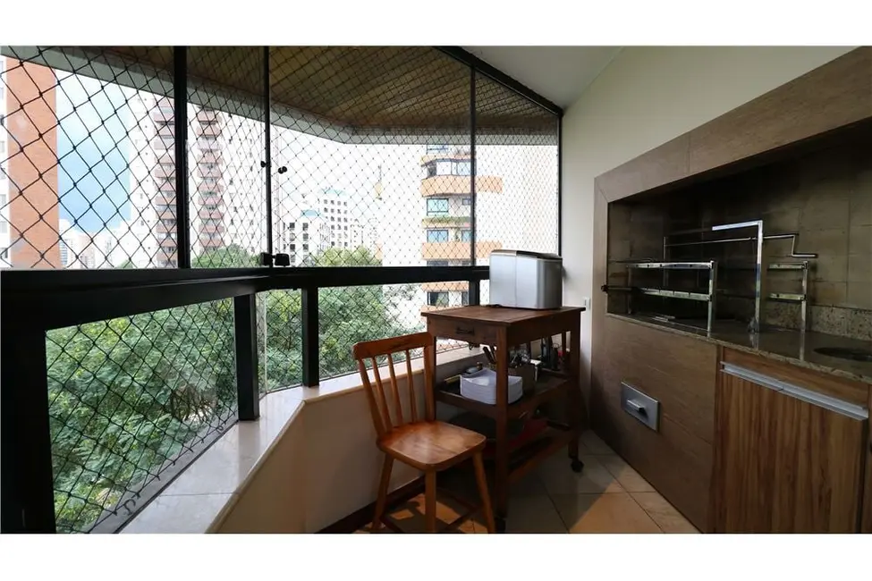 Foto 6 de Apartamento com 3 quartos à venda, 232m2 em Vila Suzana, São Paulo - SP
