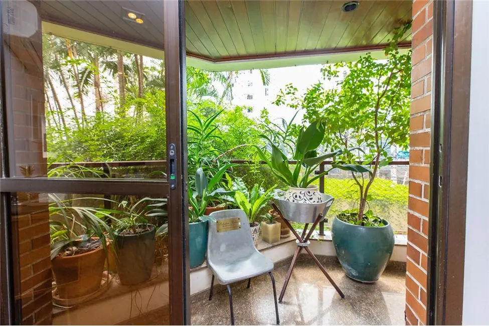 Foto 9 de Apartamento com 3 quartos à venda, 218m2 em Itaim Bibi, São Paulo - SP