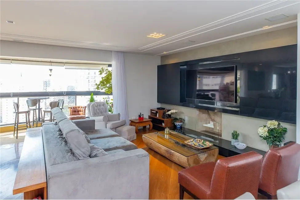 Apartamento com 3 quartos à venda, 190m2 em Moema, São Paulo - SP - imagem 4 Foto 4 de Apartamento com 3 quartos à venda, 190m2 em Moema, São Paulo - SP