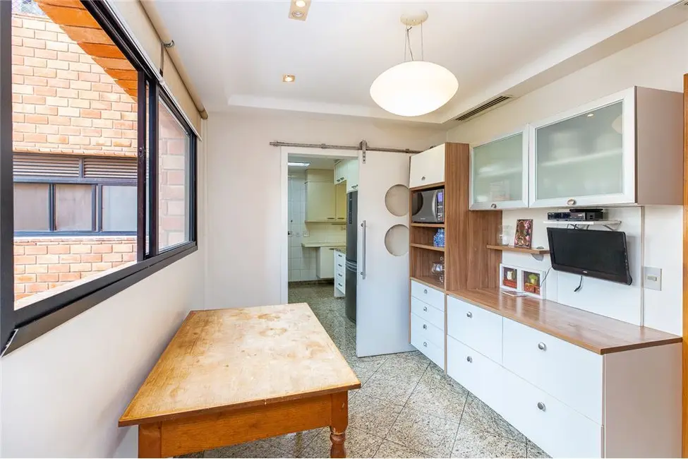 Apartamento com 3 quartos à venda, 219m2 em Moema, São Paulo - SP - imagem 5 Foto 5 de Apartamento com 3 quartos à venda, 219m2 em Moema, São Paulo - SP