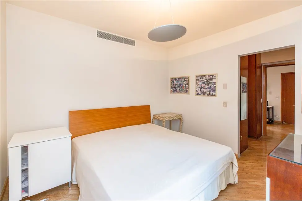 Apartamento com 3 quartos à venda, 219m2 em Moema, São Paulo - SP - imagem 3 Foto 3 de Apartamento com 3 quartos à venda, 219m2 em Moema, São Paulo - SP
