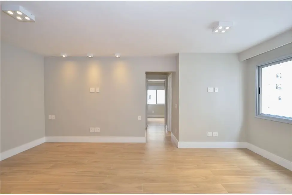 Foto 6 de Apartamento com 2 quartos à venda, 70m2 em Moema, São Paulo - SP