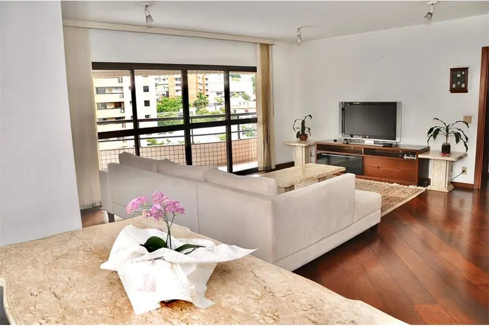 Apartamento com 4 quartos à venda, 177m2 em Aclimação, São Paulo - SP - imagem 3 Foto 3 de Apartamento com 4 quartos à venda, 177m2 em Aclimação, São Paulo - SP