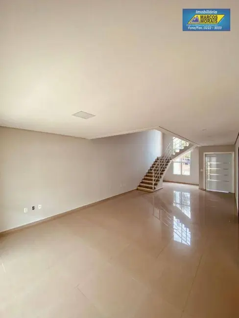 Casa de Condomínio com 5 quartos à venda, 320m2 em Chácaras Reunidas São Jorge, Sorocaba - SP - imagem 3 Foto 3 de Casa de Condomínio com 5 quartos à venda, 320m2 em Chácaras Reunidas São Jorge, Sorocaba - SP