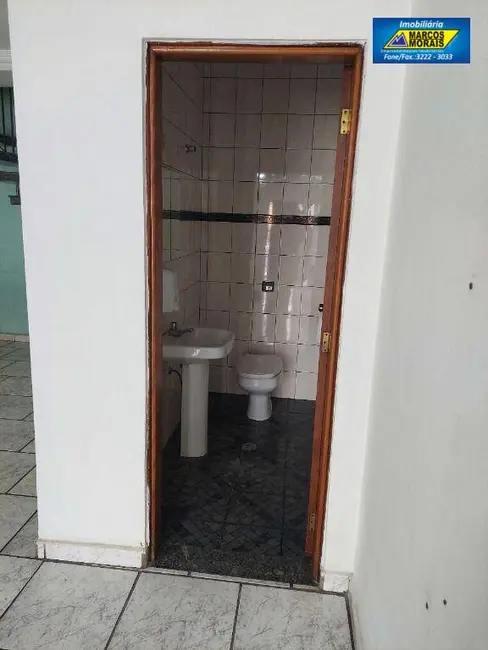 Casa com 3 quartos para alugar, 250m2 em Parque das Laranjeiras, Sorocaba - SP - imagem 8 Foto 8 de Casa com 3 quartos para alugar, 250m2 em Parque das Laranjeiras, Sorocaba - SP