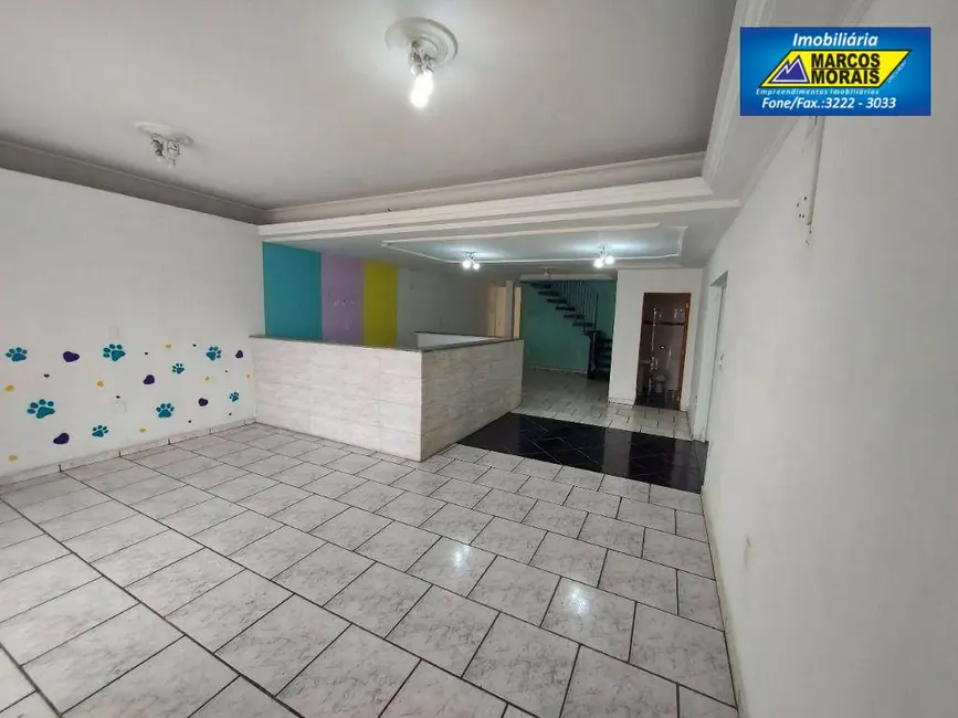 Casa com 3 quartos para alugar, 250m2 em Parque das Laranjeiras, Sorocaba - SP - imagem 2 Foto 2 de Casa com 3 quartos para alugar, 250m2 em Parque das Laranjeiras, Sorocaba - SP