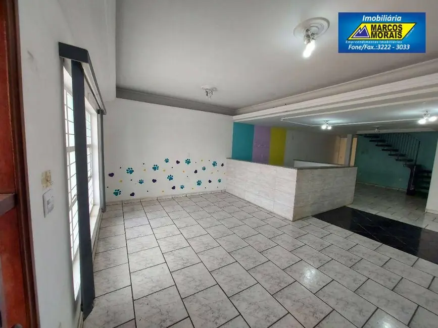 Casa com 3 quartos para alugar, 250m2 em Parque das Laranjeiras, Sorocaba - SP - imagem 3 Foto 3 de Casa com 3 quartos para alugar, 250m2 em Parque das Laranjeiras, Sorocaba - SP