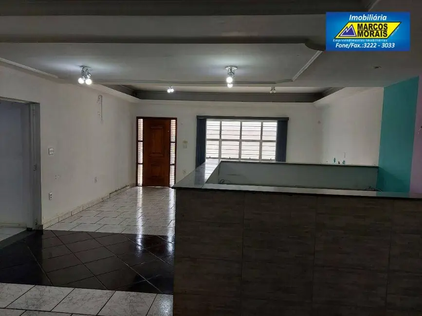 Casa com 3 quartos para alugar, 250m2 em Parque das Laranjeiras, Sorocaba - SP - imagem 9 Foto 9 de Casa com 3 quartos para alugar, 250m2 em Parque das Laranjeiras, Sorocaba - SP