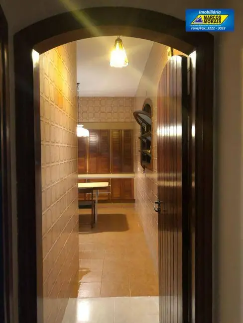 Casa com 5 quartos à venda e para alugar, 500m2 em Jardim Virgínia, Guaruja - SP - imagem 2 Foto 2 de Casa com 5 quartos à venda e para alugar, 500m2 em Jardim Virgínia, Guaruja - SP