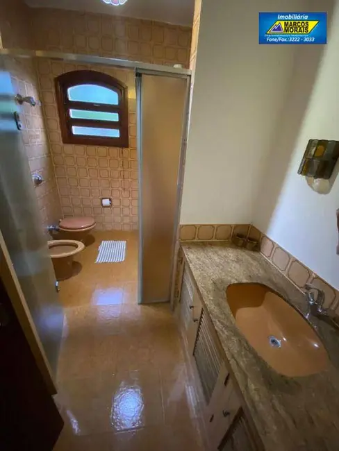 Casa com 5 quartos à venda e para alugar, 500m2 em Jardim Virgínia, Guaruja - SP - imagem 8 Foto 8 de Casa com 5 quartos à venda e para alugar, 500m2 em Jardim Virgínia, Guaruja - SP