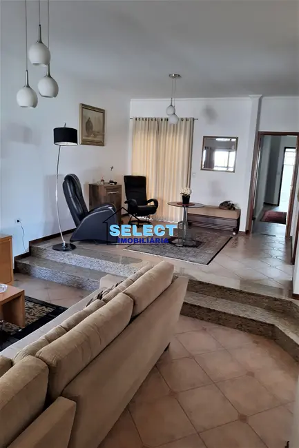 Casa com 3 quartos à venda, 217m2 em Valinhos - SP - imagem 3 Foto 3 de Casa com 3 quartos à venda, 217m2 em Valinhos - SP