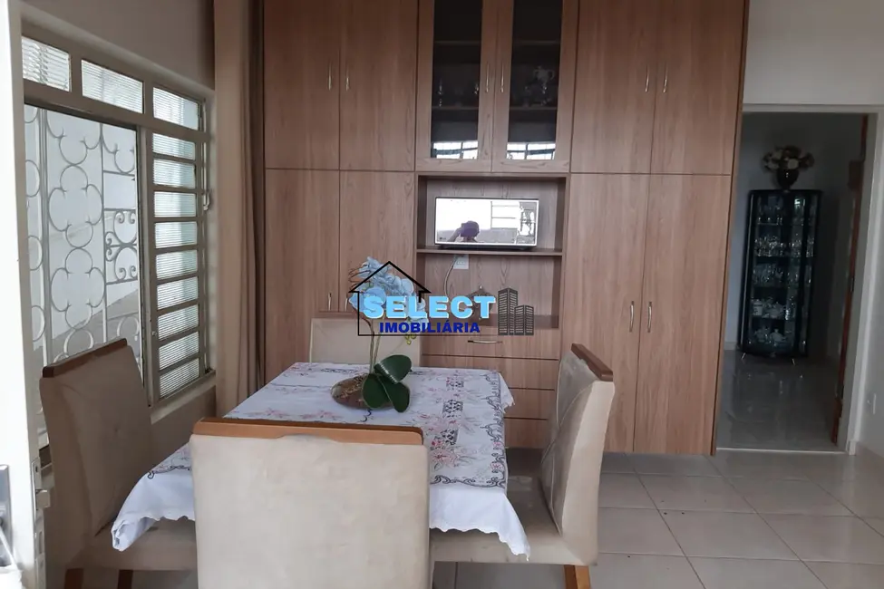 Casa com 4 quartos à venda, 122m2 em Parque Santana, Valinhos - SP - imagem 4 Foto 4 de Casa com 4 quartos à venda, 122m2 em Parque Santana, Valinhos - SP