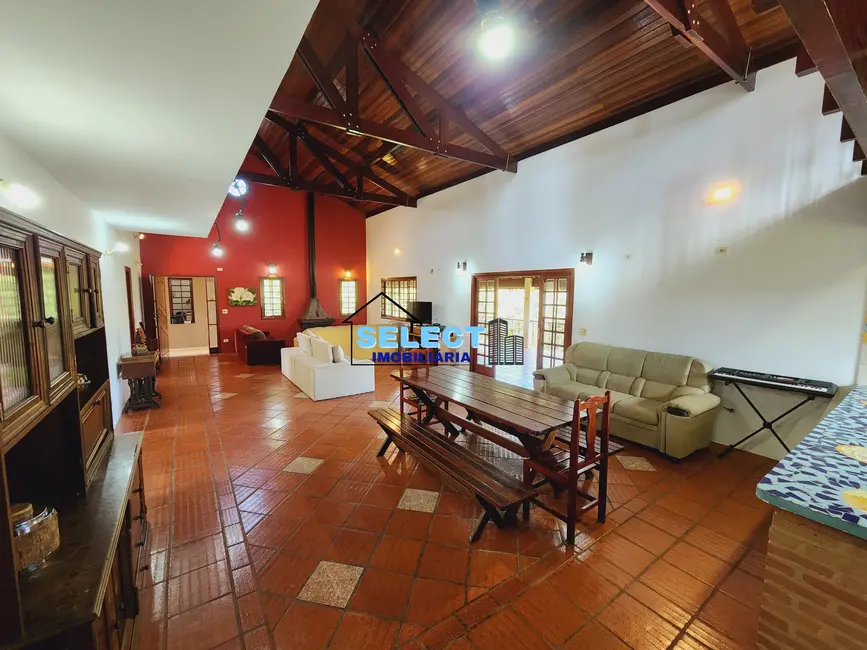 Chácara com 7 quartos à venda, 700m2 em Louveira - SP - imagem 3 Foto 3 de Chácara com 7 quartos à venda, 700m2 em Louveira - SP