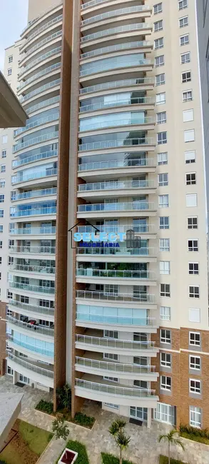 Apartamento com 4 quartos para alugar, 247m2 em Vila Embaré, Valinhos - SP - imagem 4 Foto 4 de Apartamento com 4 quartos para alugar, 247m2 em Vila Embaré, Valinhos - SP