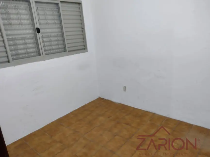 Foto 3 de Casa com 1 quarto para alugar, 190m2 em Taubate - SP