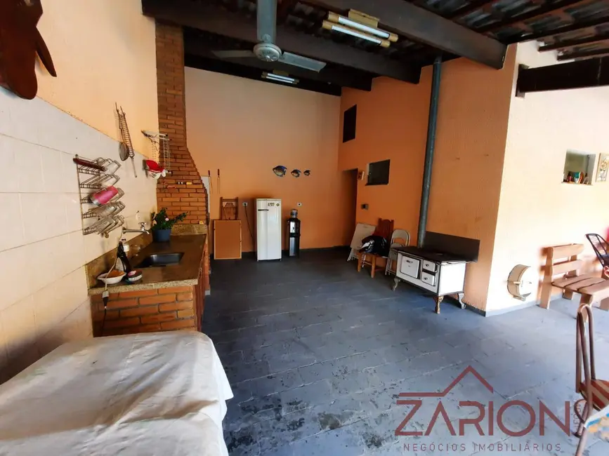 Foto 3 de Casa com 6 quartos à venda, 598m2 em Vila São José, Taubate - SP