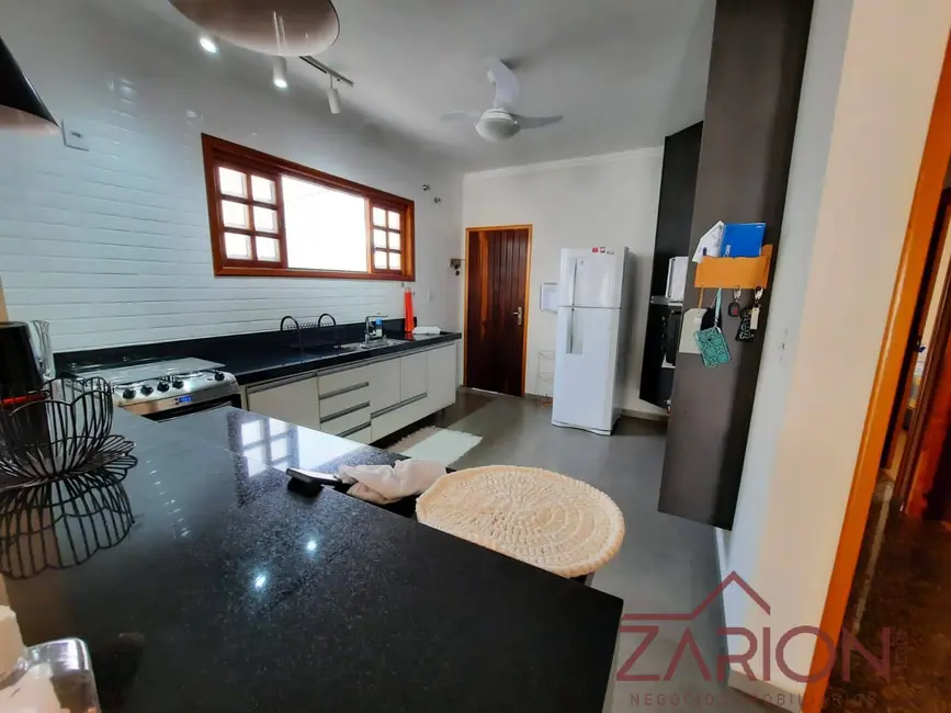 Foto 3 de Casa com 4 quartos à venda, 166m2 em Centro, Taubate - SP