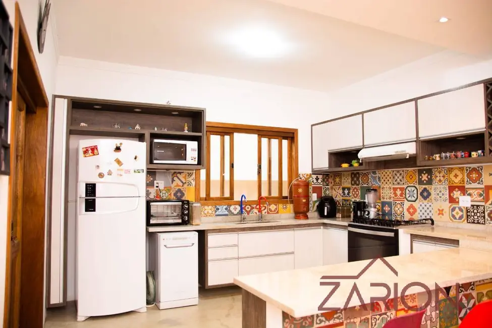 Foto 7 de Casa com 3 quartos para alugar, 200m2 em Jardim Hípica Pinheiro, Taubate - SP