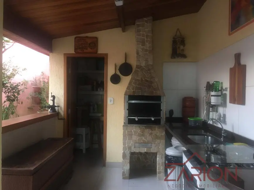 Foto 2 de Casa com 4 quartos à venda, 180m2 em Loteamento Fernando Camargo Nogueira, Taubate - SP