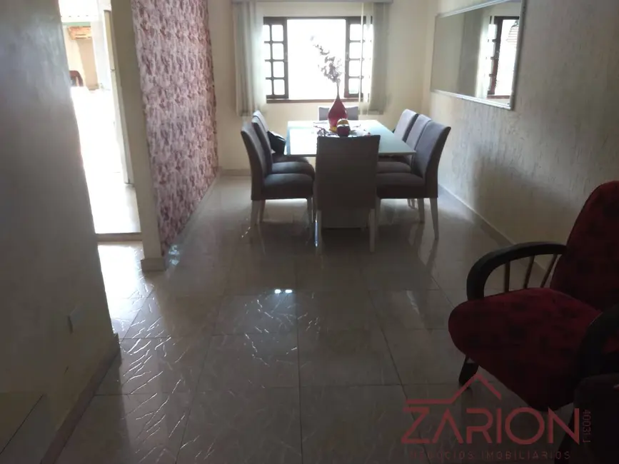 Foto 2 de Casa com 3 quartos à venda, 250m2 em Residencial Sítio Santo Antônio, Taubate - SP