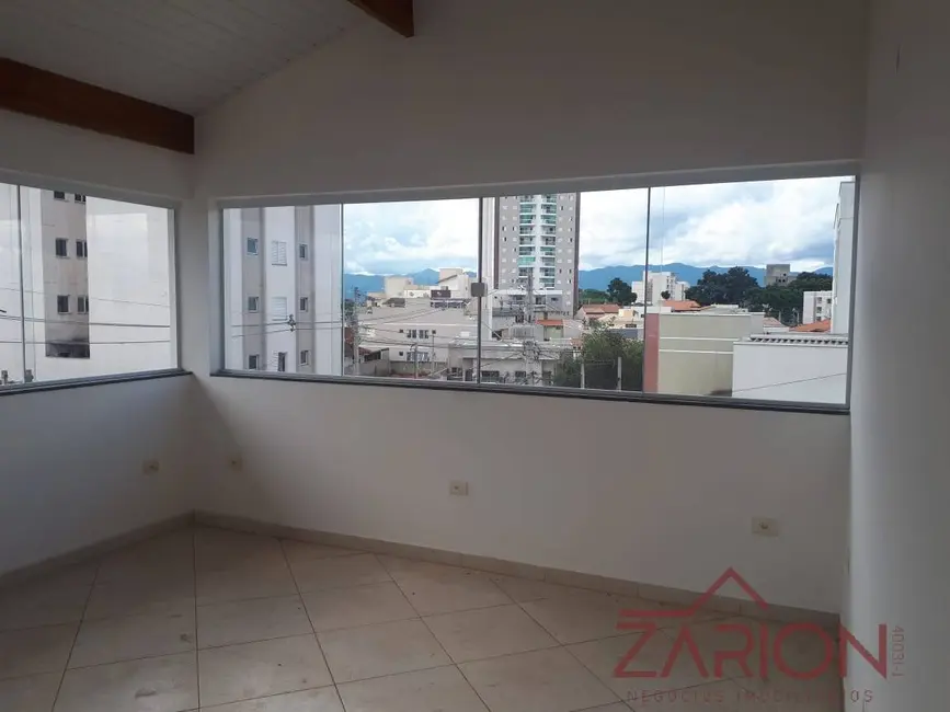 Foto 1 de Casa com 4 quartos à venda, 240m2 em Residencial Portal da Mantiqueira, Taubate - SP