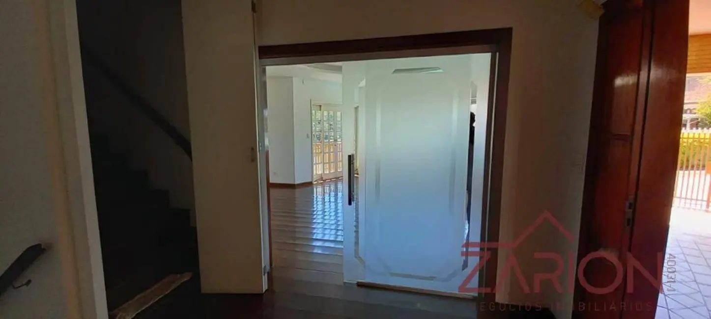 Foto 5 de Casa com 4 quartos à venda e para alugar, 278m2 em Tremembe - SP