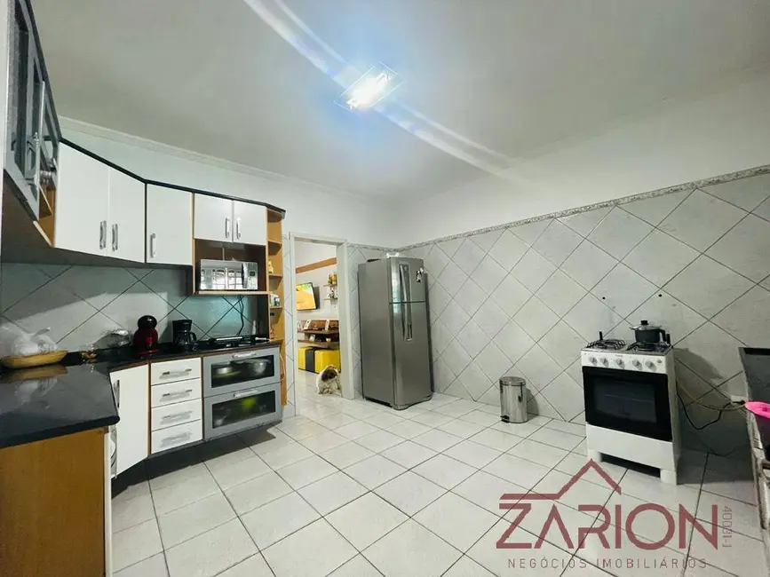 Foto 4 de Casa com 2 quartos à venda, 176m2 em Residencial Estoril, Taubate - SP