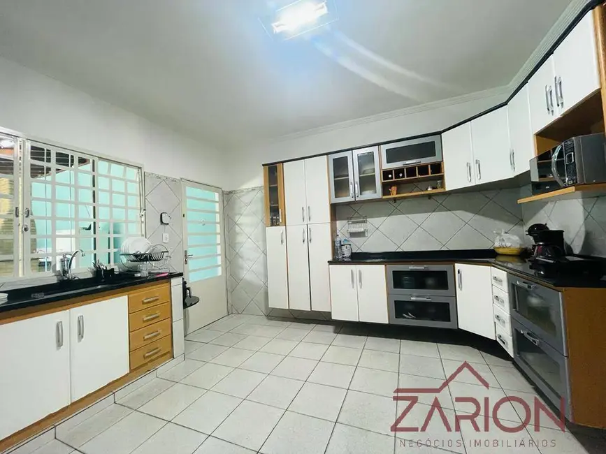 Foto 9 de Casa com 2 quartos à venda, 176m2 em Residencial Estoril, Taubate - SP