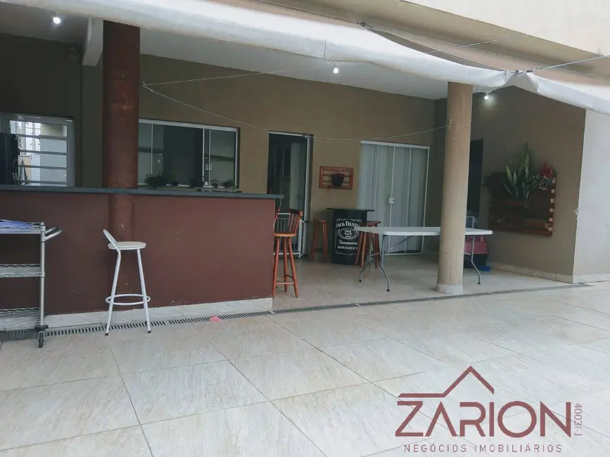 Foto 4 de Casa com 4 quartos à venda e para alugar, 230m2 em Piracangaguá, Taubate - SP