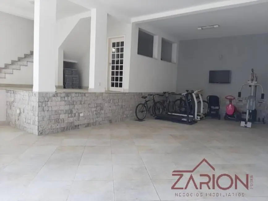 Casa com 3 quartos para alugar, 340m2 em Centro, Tremembe - SP - imagem 3 Foto 3 de Casa com 3 quartos para alugar, 340m2 em Centro, Tremembe - SP