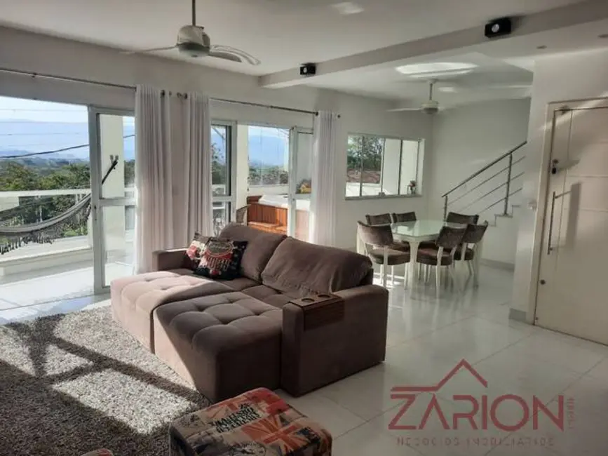 Casa com 3 quartos para alugar, 340m2 em Centro, Tremembe - SP - imagem 1 Foto 1 de Casa com 3 quartos para alugar, 340m2 em Centro, Tremembe - SP