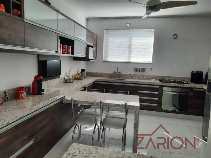 Casa com 3 quartos para alugar, 340m2 em Centro, Tremembe - SP - imagem 5 Foto 5 de Casa com 3 quartos para alugar, 340m2 em Centro, Tremembe - SP