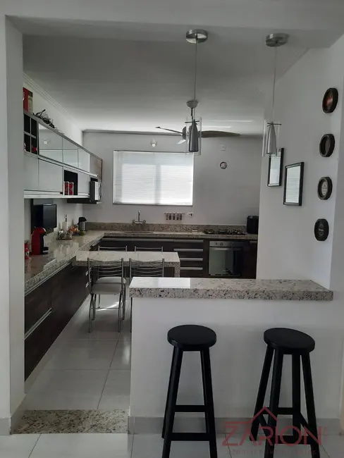 Casa com 3 quartos para alugar, 340m2 em Centro, Tremembe - SP - imagem 7 Foto 7 de Casa com 3 quartos para alugar, 340m2 em Centro, Tremembe - SP