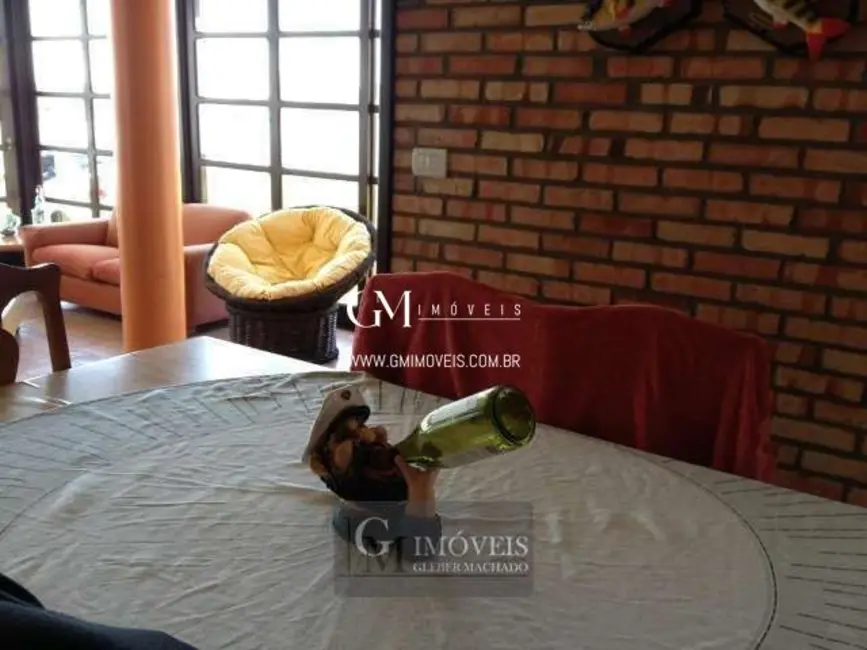 Casa com 5 quartos à venda, 270m2 em Torres - RS - imagem 5 Foto 5 de Casa com 5 quartos à venda, 270m2 em Torres - RS