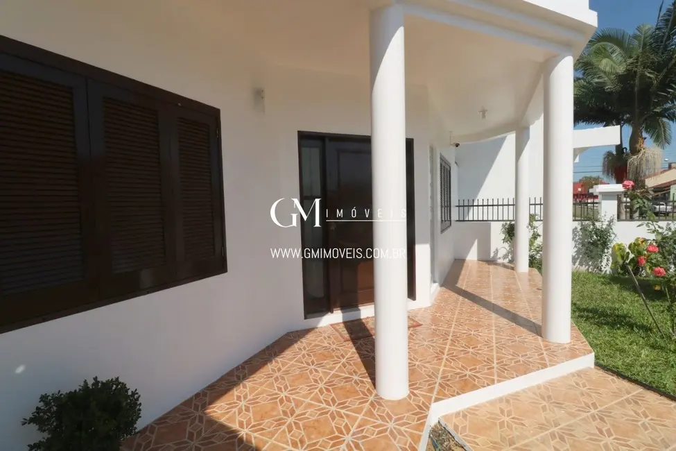 Casa com 4 quartos à venda, 260m2 em Centro, Torres - RS - imagem 4 Foto 4 de Casa com 4 quartos à venda, 260m2 em Centro, Torres - RS