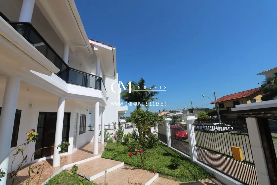 Casa com 4 quartos à venda, 260m2 em Centro, Torres - RS - imagem 3 Foto 3 de Casa com 4 quartos à venda, 260m2 em Centro, Torres - RS