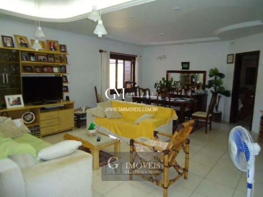 Casa com 4 quartos à venda, 260m2 em Centro, Torres - RS - imagem 9 Foto 9 de Casa com 4 quartos à venda, 260m2 em Centro, Torres - RS