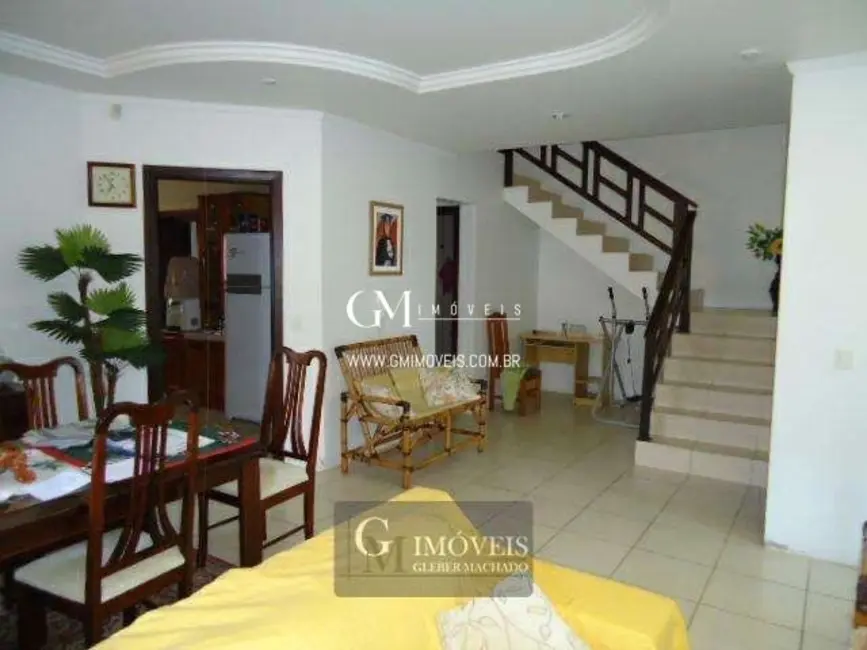 Casa com 4 quartos à venda, 260m2 em Centro, Torres - RS - imagem 8 Foto 8 de Casa com 4 quartos à venda, 260m2 em Centro, Torres - RS