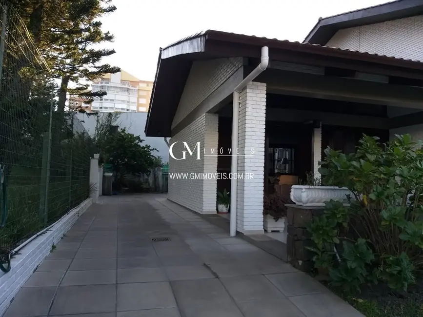 Casa com 5 quartos à venda, 252m2 em Torres - RS - imagem 3 Foto 3 de Casa com 5 quartos à venda, 252m2 em Torres - RS