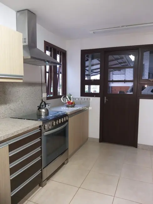 Casa com 5 quartos à venda, 252m2 em Torres - RS - imagem 8 Foto 8 de Casa com 5 quartos à venda, 252m2 em Torres - RS